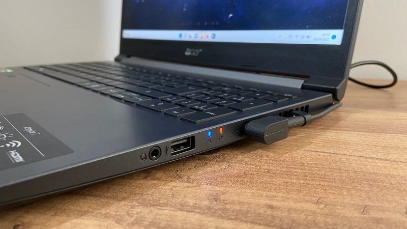 Acer Aspire 7 review 5 Acer Aspire 7 inputs